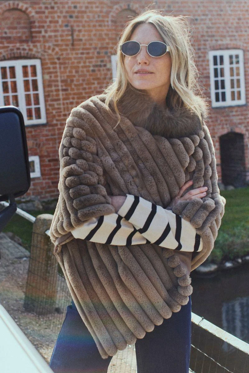 Kokan Cape 206734 | Desert Taupe W. Morel | Jakke fra Freequent