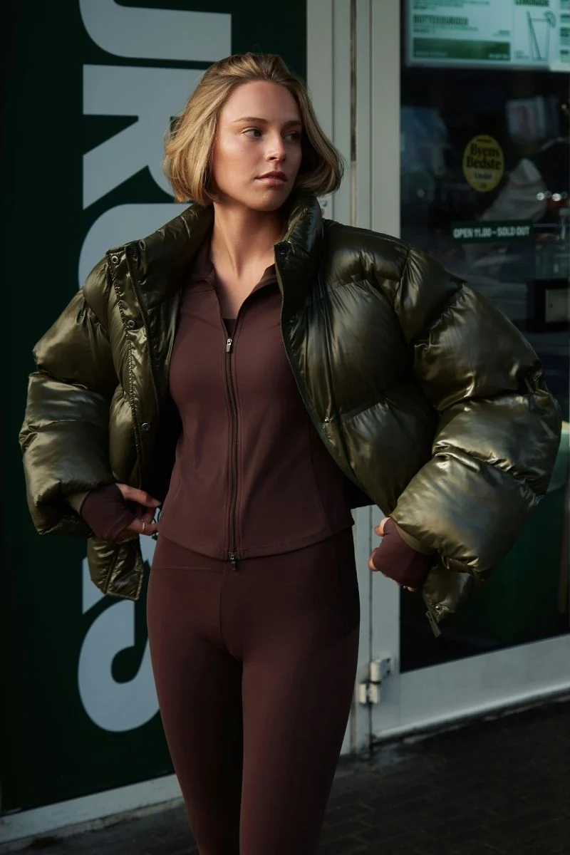 Rhea Shiny Puffer Jacket | Olive | Jakke fra Neo Noir