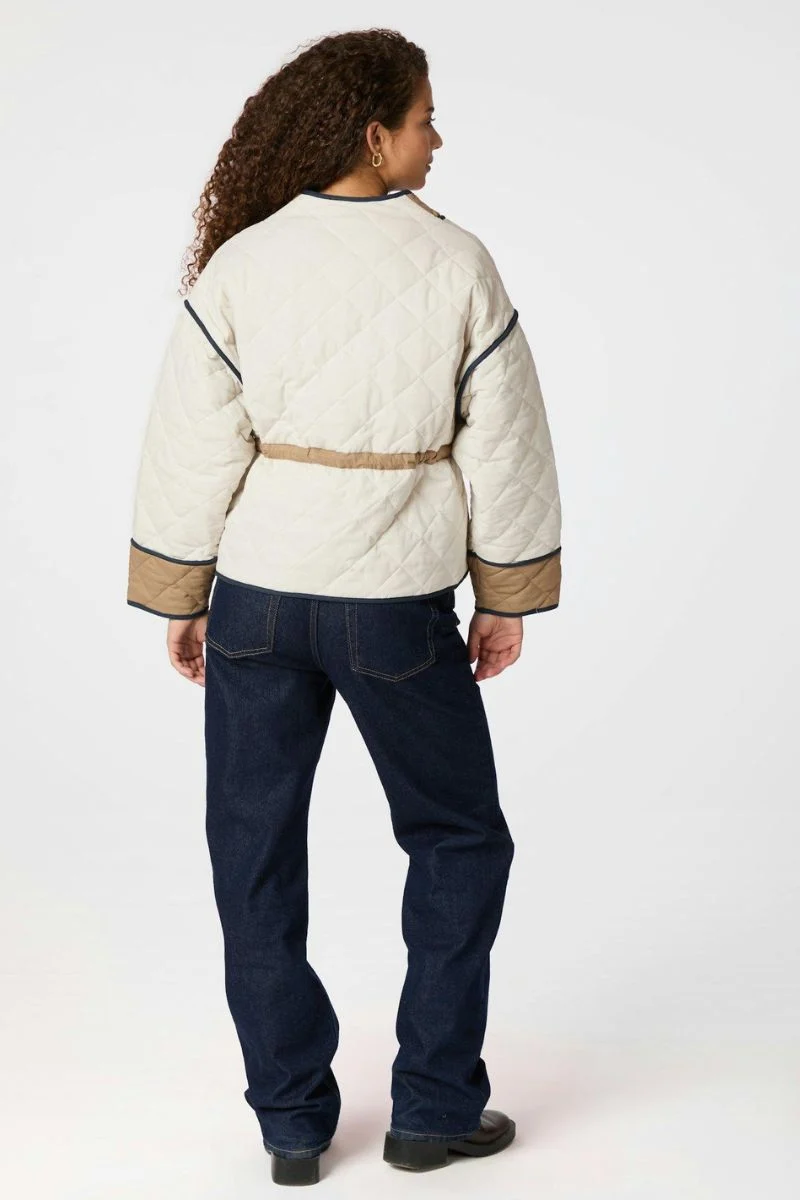 Gerdi Solid Quilt Jacket | Creme | Jakke fra Neo Noir