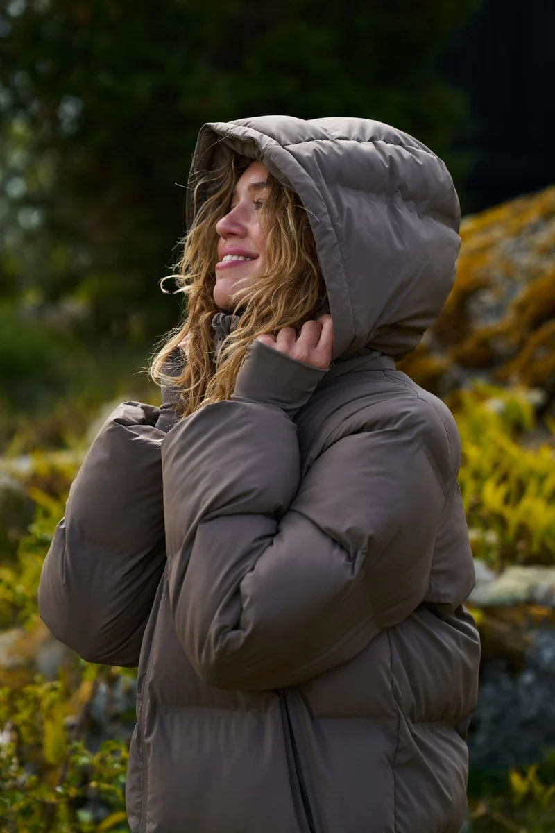 Viviana C Puffer Jacket | Dark Taupe | Jakke fra Neo Noir