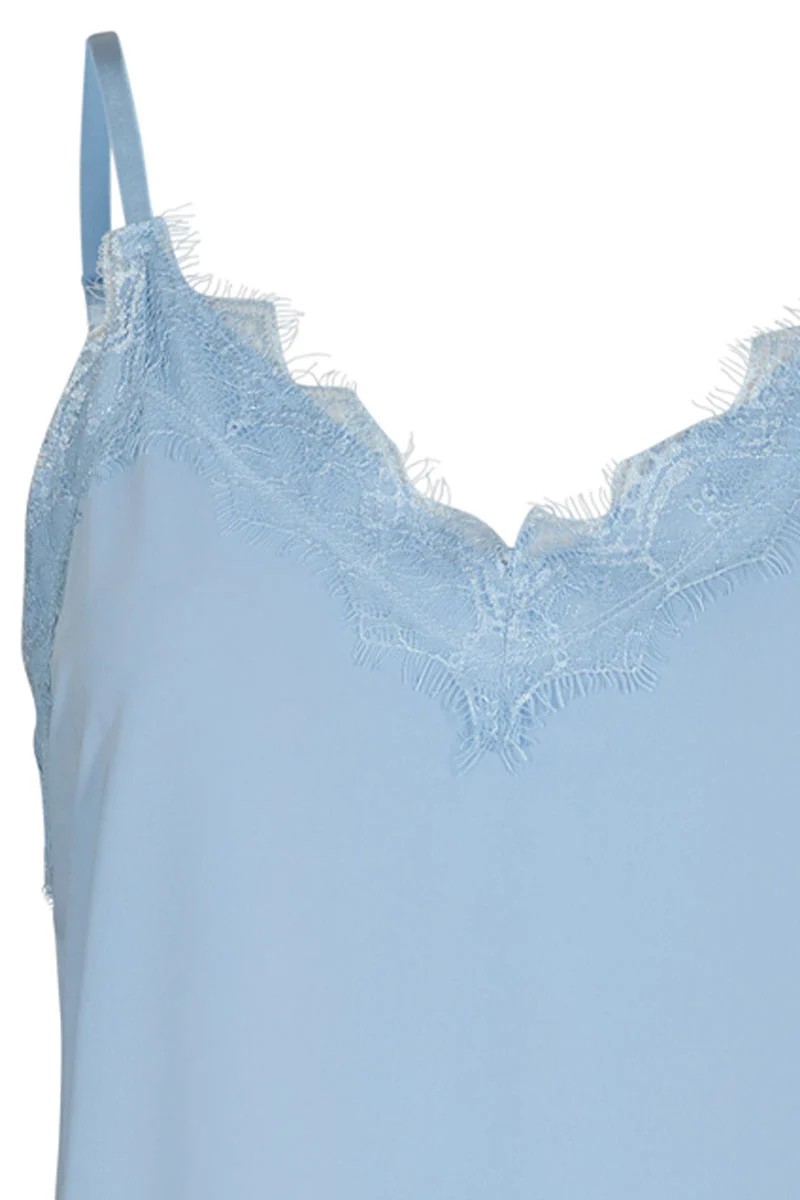 Bicco strap top | Chambray Blue | Blonde top fra Freequent