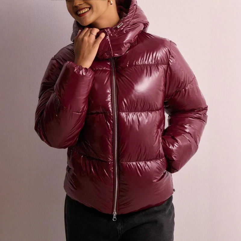 Damen Trendige Hochglanz Daunenjacke mit Kapuze