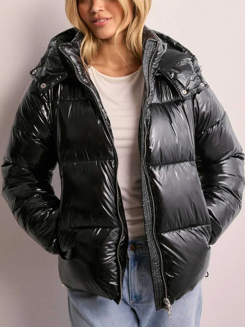 Damen Trendige Hochglanz Daunenjacke mit Kapuze