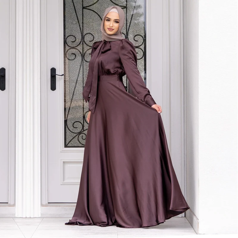 Damen Maxi-Kleid mit fließenden Ärmeln und elegantem Taillengürtel Drune