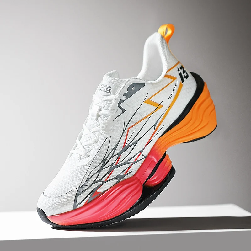 Unisex gedämpfte Straßenlaufschuhe mit mehrlagiger Energierückführungssohle und belüftetem Strickoberteil Drune