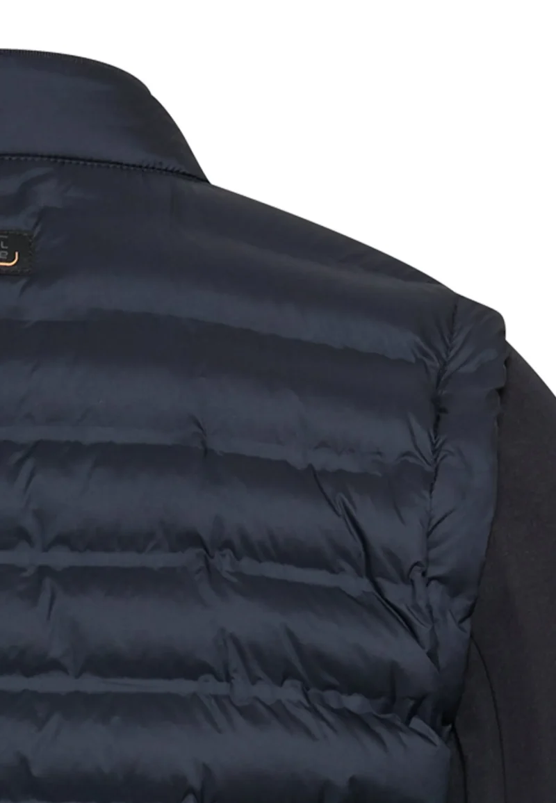 Hybridjacke mit abnehmbaren Ärmeln