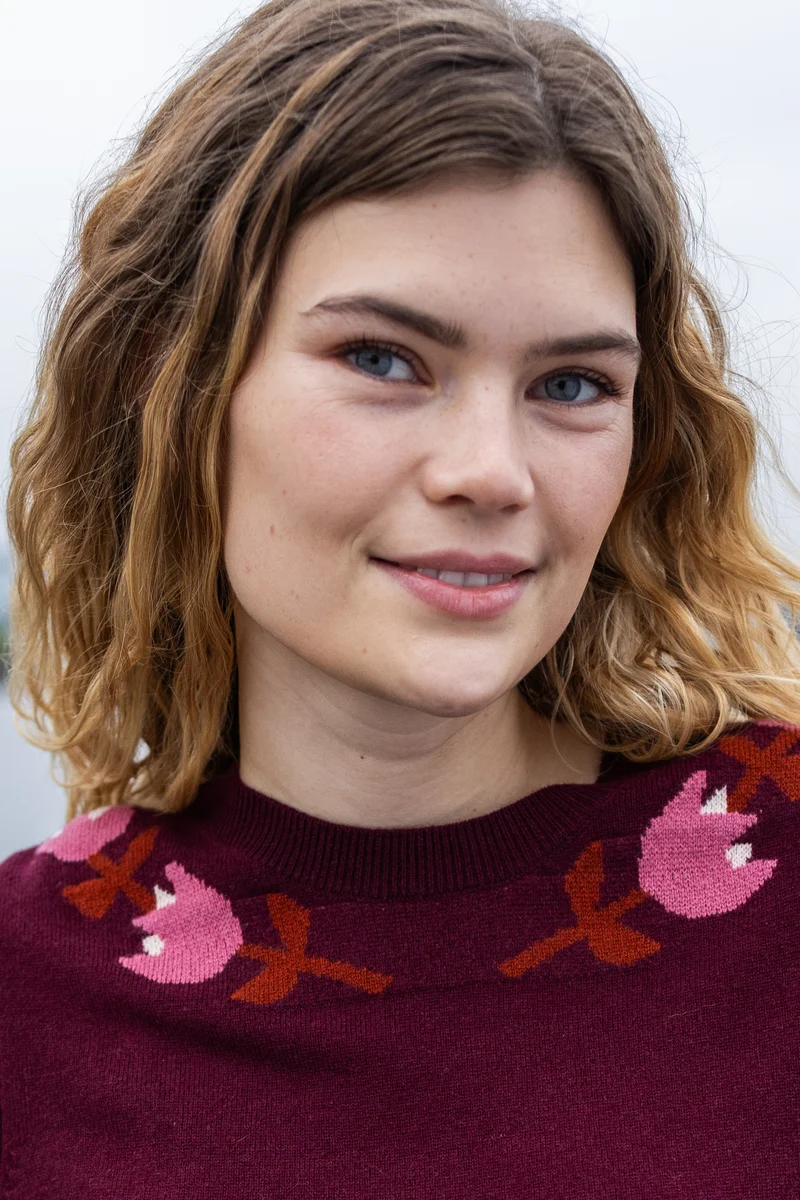 Danevibe Merino Wool Sweater Dark Wine FLOWER