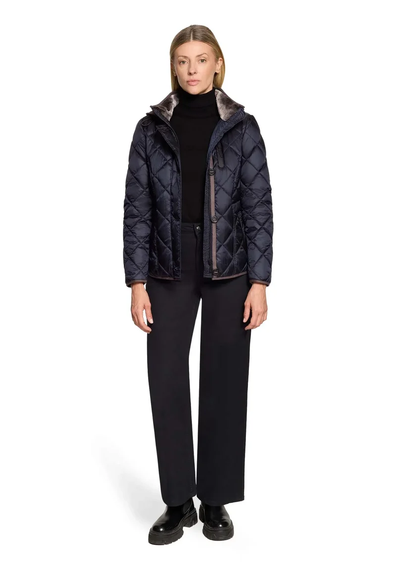 Steppjacke mit Kapuze