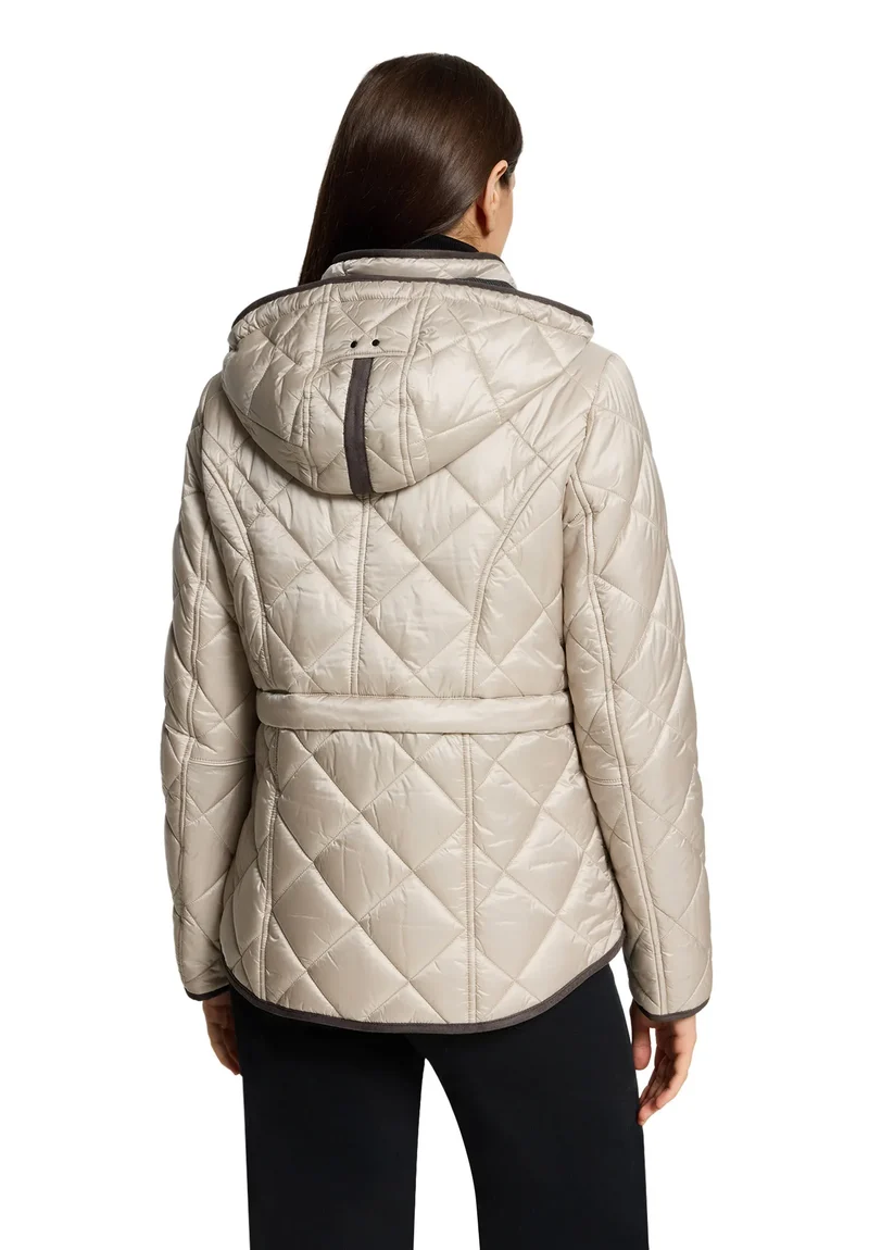 Steppjacke mit Kapuze