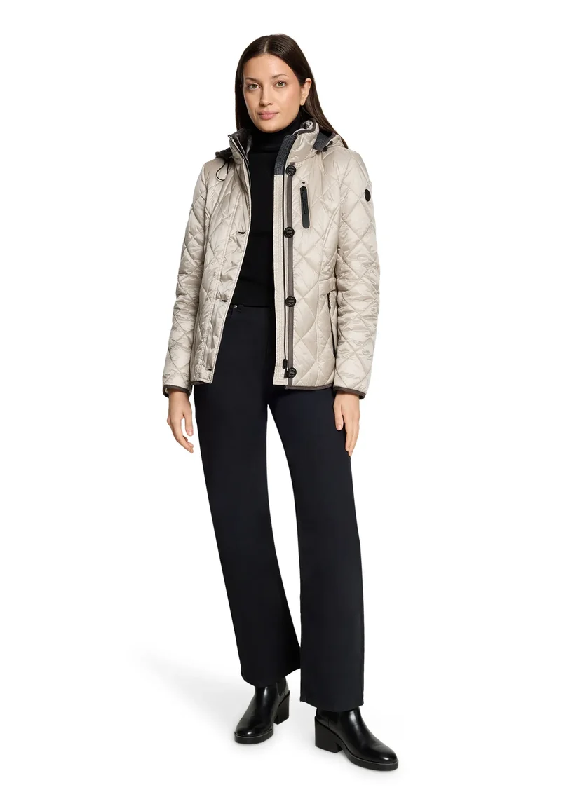 Steppjacke mit Kapuze