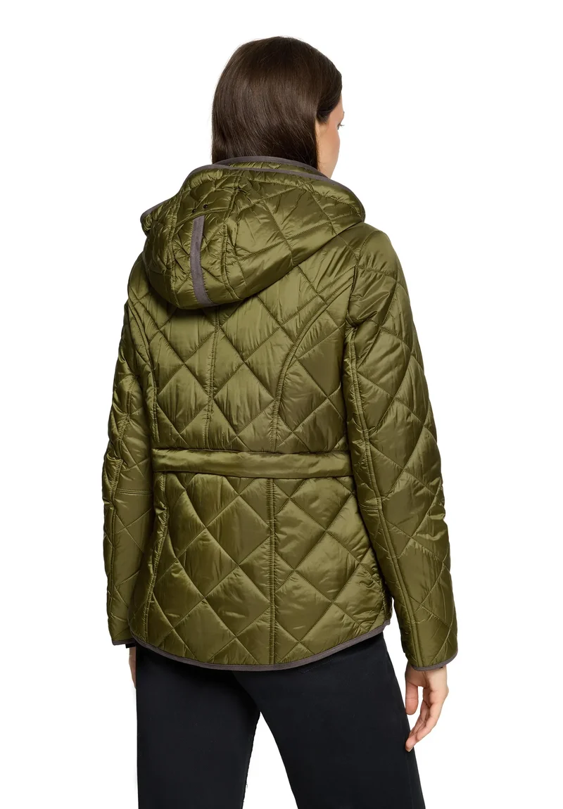 Steppjacke mit Kapuze