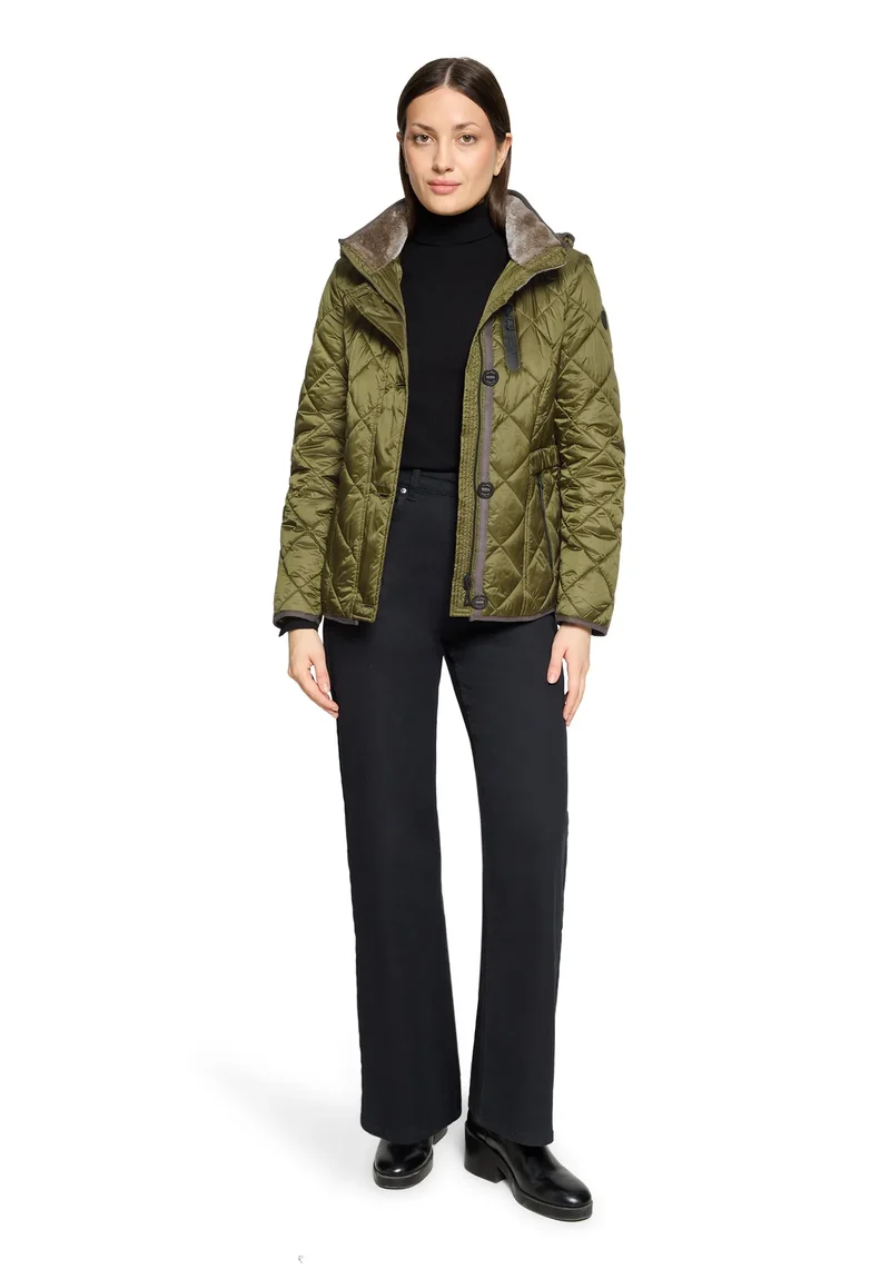Steppjacke mit Kapuze