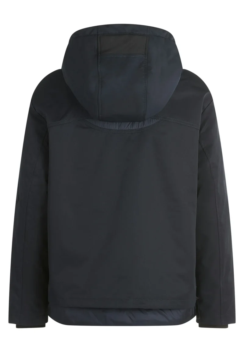 Winterjacke mit Kapuze