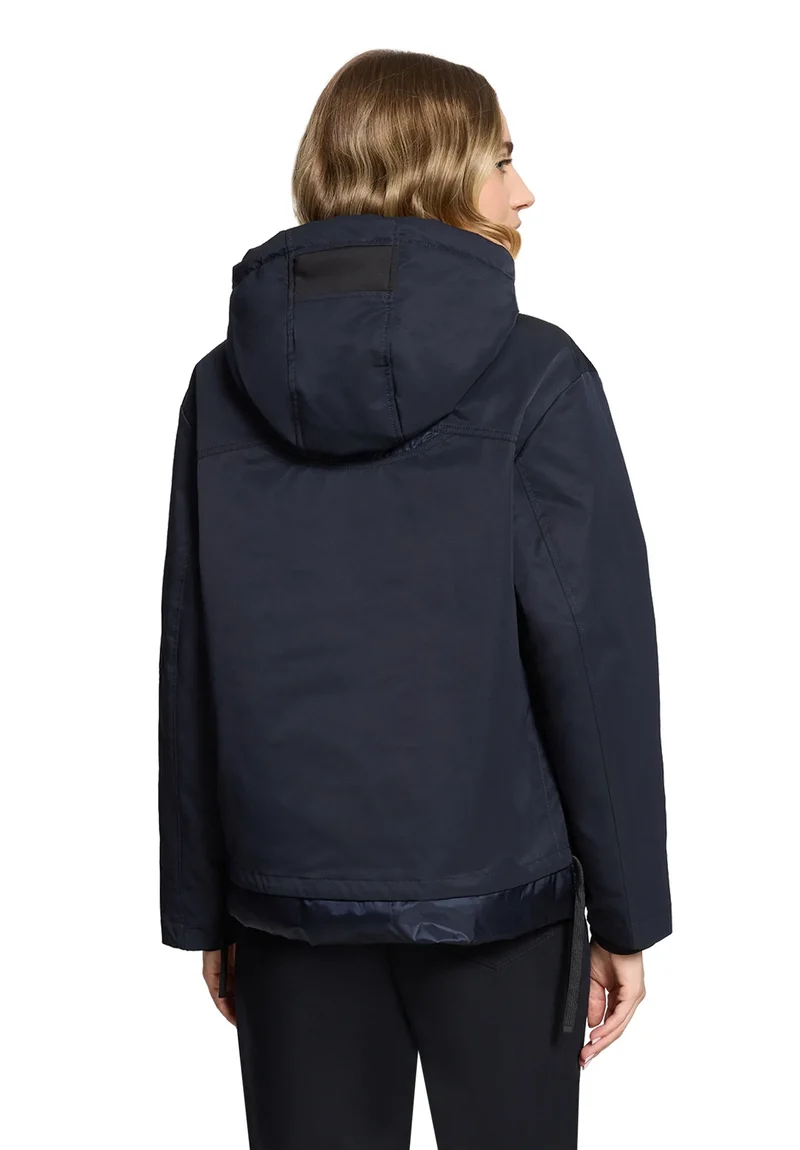 Winterjacke mit Kapuze