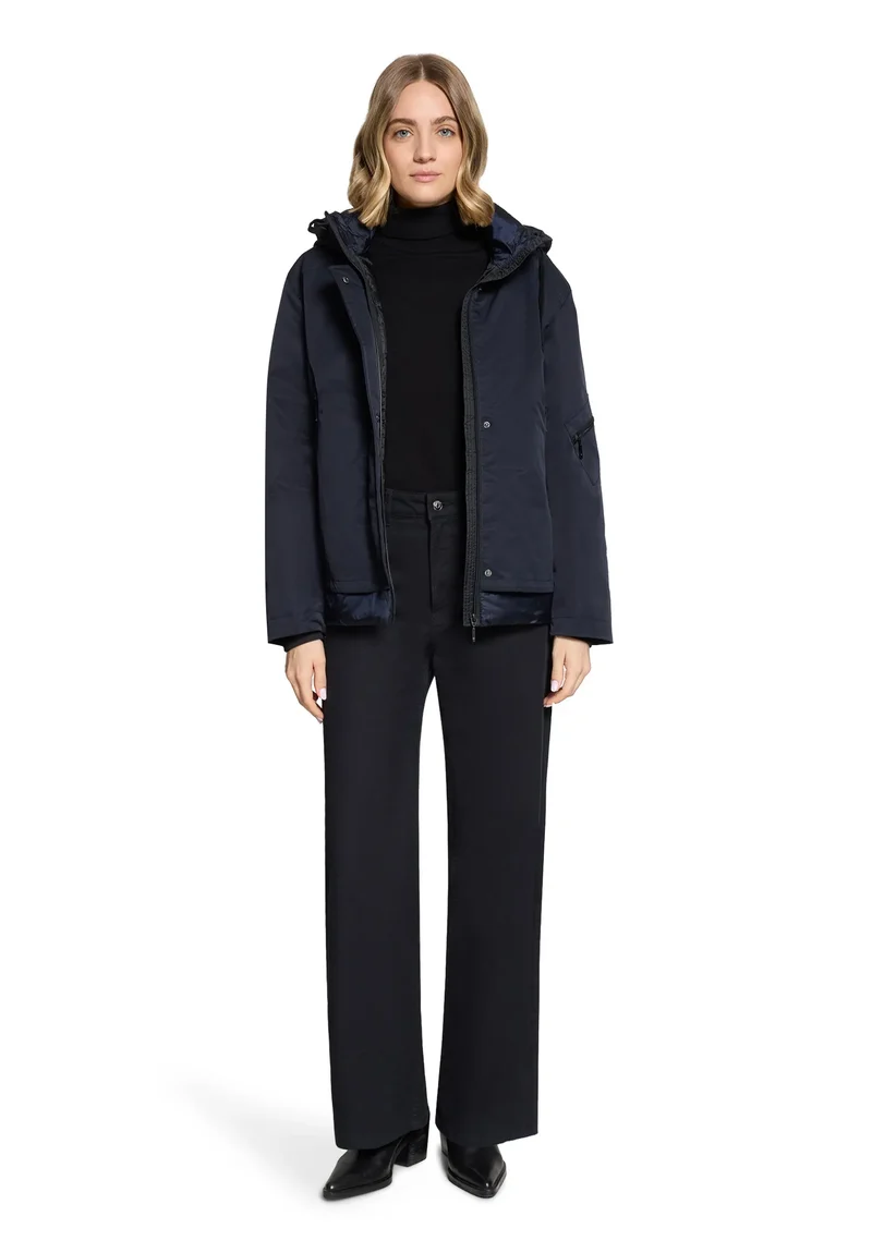 Winterjacke mit Kapuze