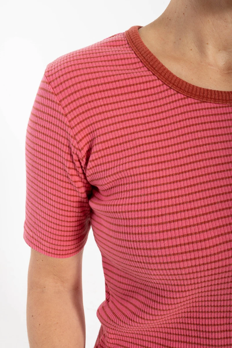 ESS - Danefriend Ribbing Tee Soft Cherry/Chili