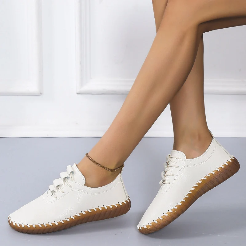 Damen Leichter Schnürschuh mit handgenähter Ziernaht und profilierter Gummisohle Drune