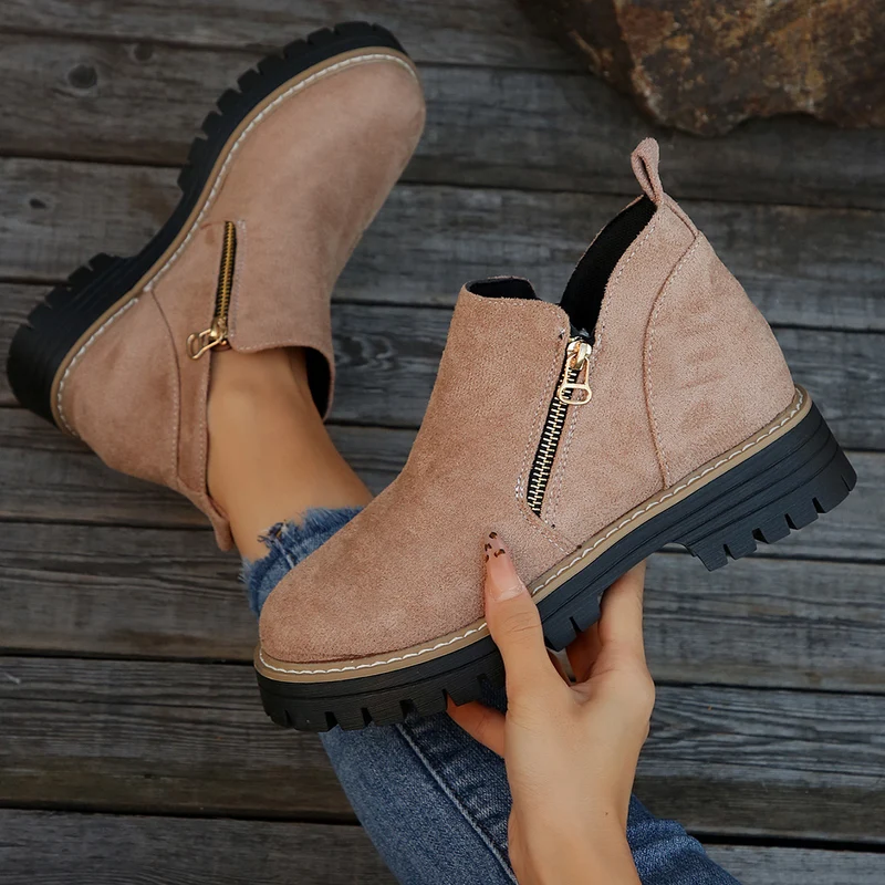 Damen Kurzschaft‑Stiefelette aus Veloursleder mit seitlichem Zipper und markanter Lug‑Sohle Drune