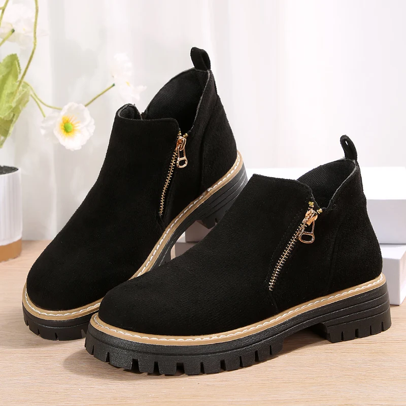 Damen Kurzschaft‑Stiefelette aus Veloursleder mit seitlichem Zipper und markanter Lug‑Sohle Drune