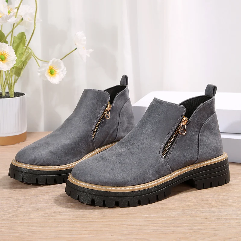 Damen Kurzschaft‑Stiefelette aus Veloursleder mit seitlichem Zipper und markanter Lug‑Sohle Drune