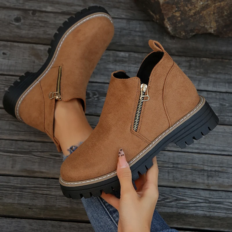 Damen Kurzschaft‑Stiefelette aus Veloursleder mit seitlichem Zipper und markanter Lug‑Sohle Drune
