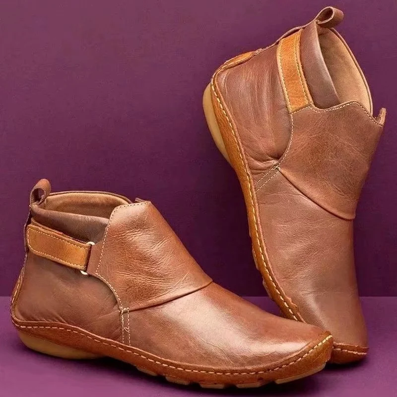 Damen Knöchelhohe Schlupf-Boots aus softem Lederimitat mit verstellbarem Klettriemen und handgenähter Mokassinnaht Drune
