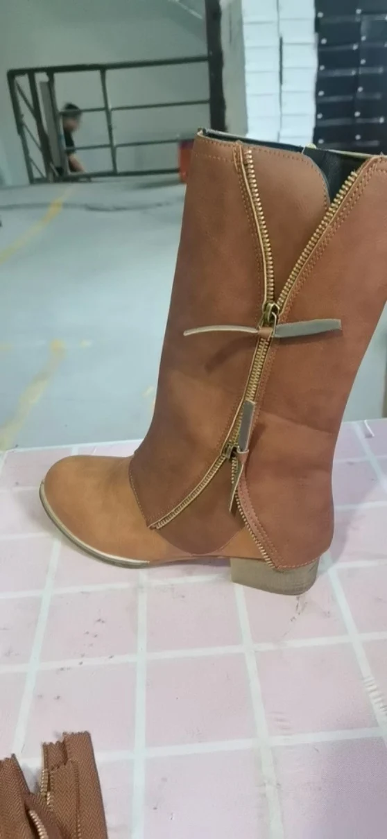 Damen Knöchel- bis wadenhohe Reißverschluss-Stiefel mit dekorativem Metallreißverschluss und niedrigem Blockabsatz Drune
