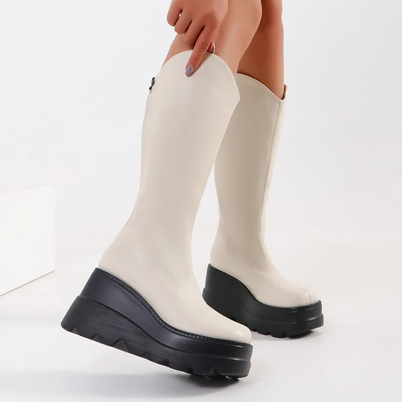 Damen Kniehohe Plateau‑Boots mit grober Lug‑Sohle, verdeckter Keilsohle und Seitenreißverschluss Drune