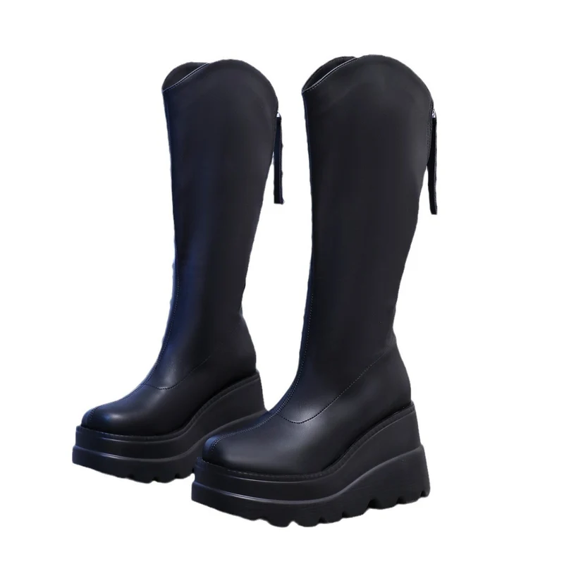 Damen Kniehohe Plateau‑Boots mit grober Lug‑Sohle, verdeckter Keilsohle und Seitenreißverschluss Drune