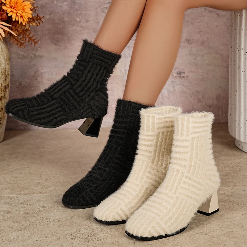 Damen Gestrickte Sock-Boots mit Flauschstruktur, geometrischem Rippmuster und skulptiertem Blockabsatz Drune