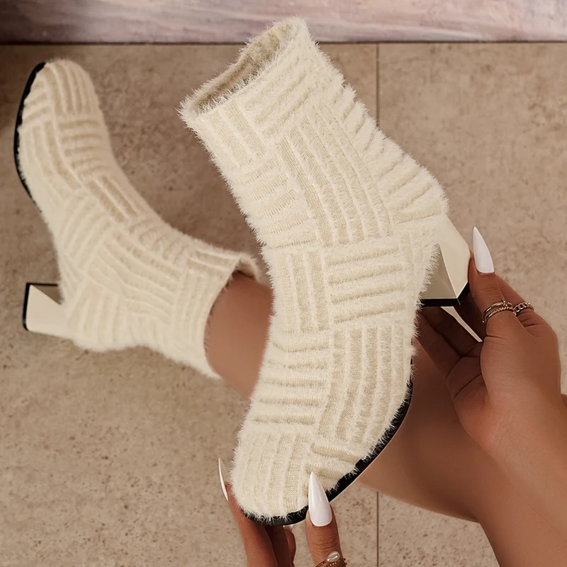 Damen Gestrickte Sock-Boots mit Flauschstruktur, geometrischem Rippmuster und skulptiertem Blockabsatz Drune