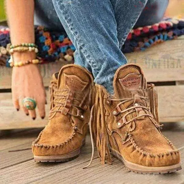 Damen Fransen‑Mokassin‑Ankleboots aus Veloursleder mit handgenähter Kettelnaht, Schnürung und profilierter Gummisohle Drune