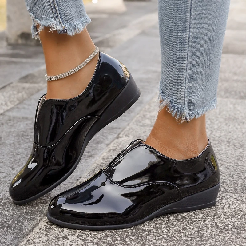Damen Elegante Lack-Slip-On Loafer mit gepolstertem Komfortfußbett Drune