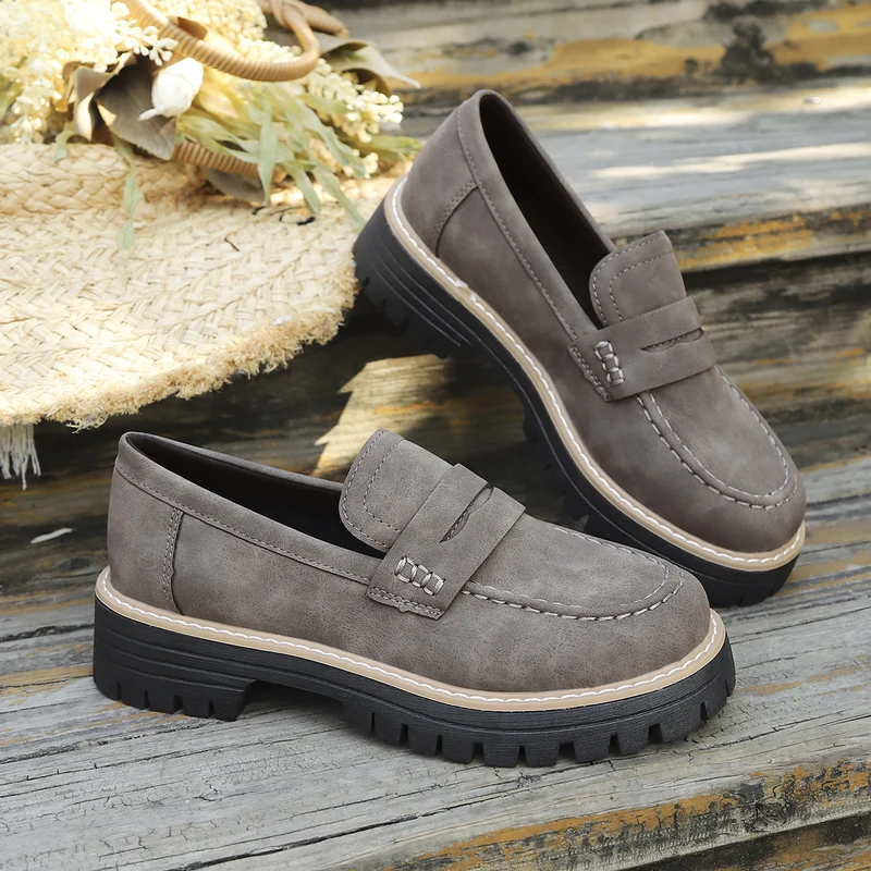 Damen Chunky-Lug-Loafer mit Penny-Riemen und profilierter Gummisohle Drune