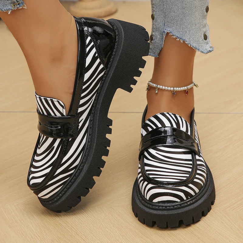 Damen Chunky-Loafer mit Zebramuster, Lackbesatz und profilierter Lug‑Sohle Drune