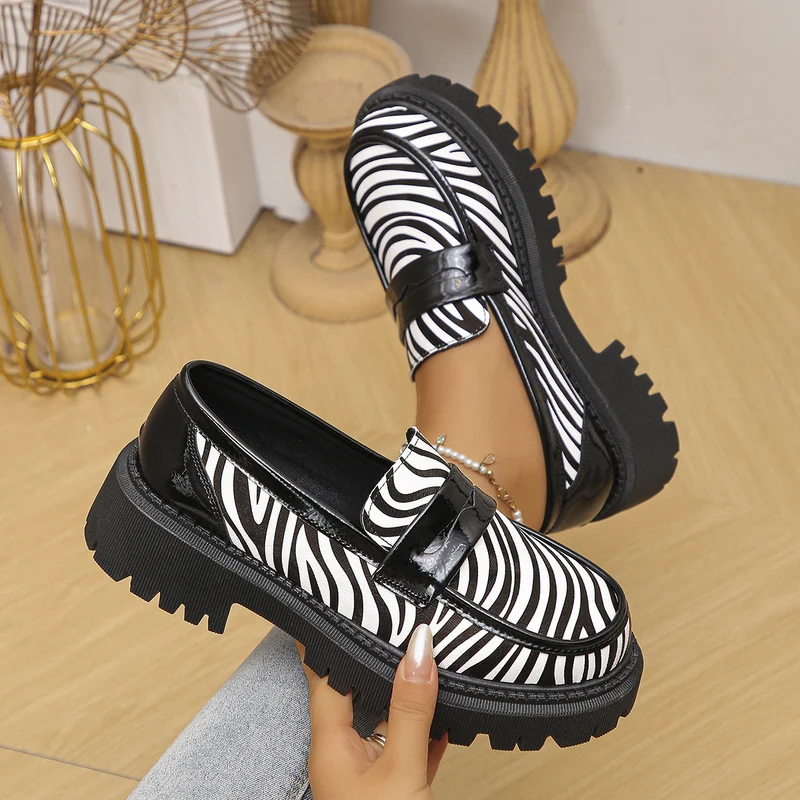 Damen Chunky-Loafer mit Zebramuster, Lackbesatz und profilierter Lug‑Sohle Drune
