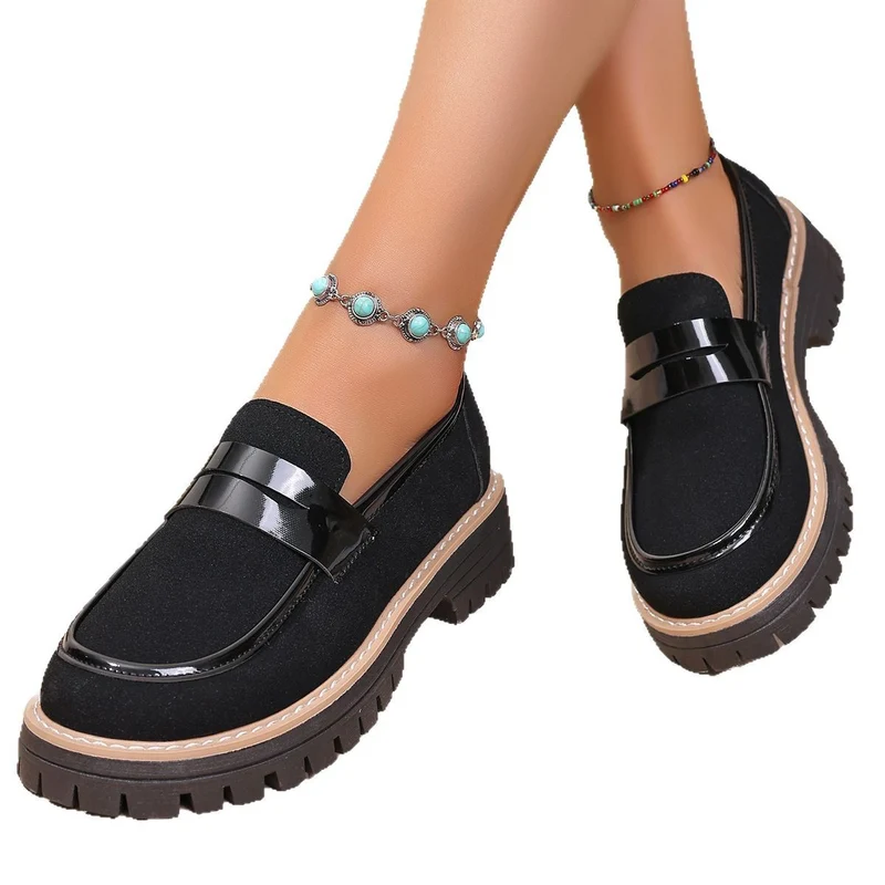 Damen Chunky-Loafer aus Veloursimitat mit Lackdetail und profilierter Lug-Sohle Drune