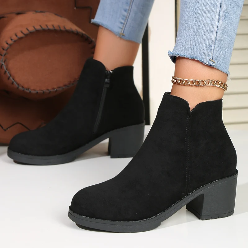 Damen Ankleboots mit mittelhohem Blockabsatz, seitlichem Reißverschluss und Velours‑Optik Drune