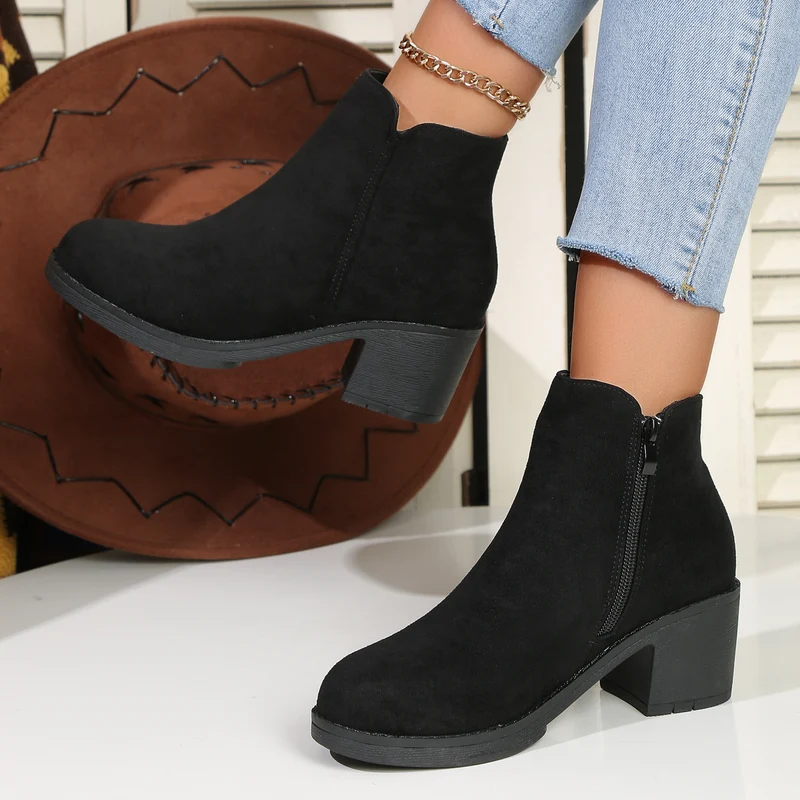 Damen Ankleboots mit mittelhohem Blockabsatz, seitlichem Reißverschluss und Velours‑Optik Drune
