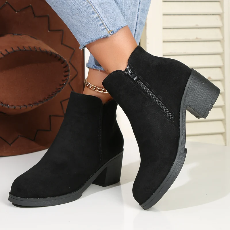 Damen Ankleboots mit mittelhohem Blockabsatz, seitlichem Reißverschluss und Velours‑Optik Drune