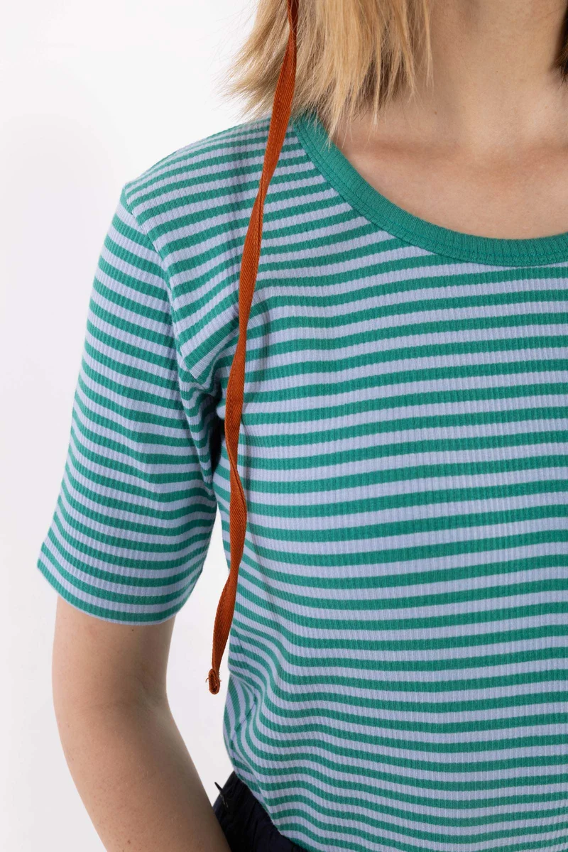 Danerolemodel Ribbing Tee Cold Sky/Teal Lake