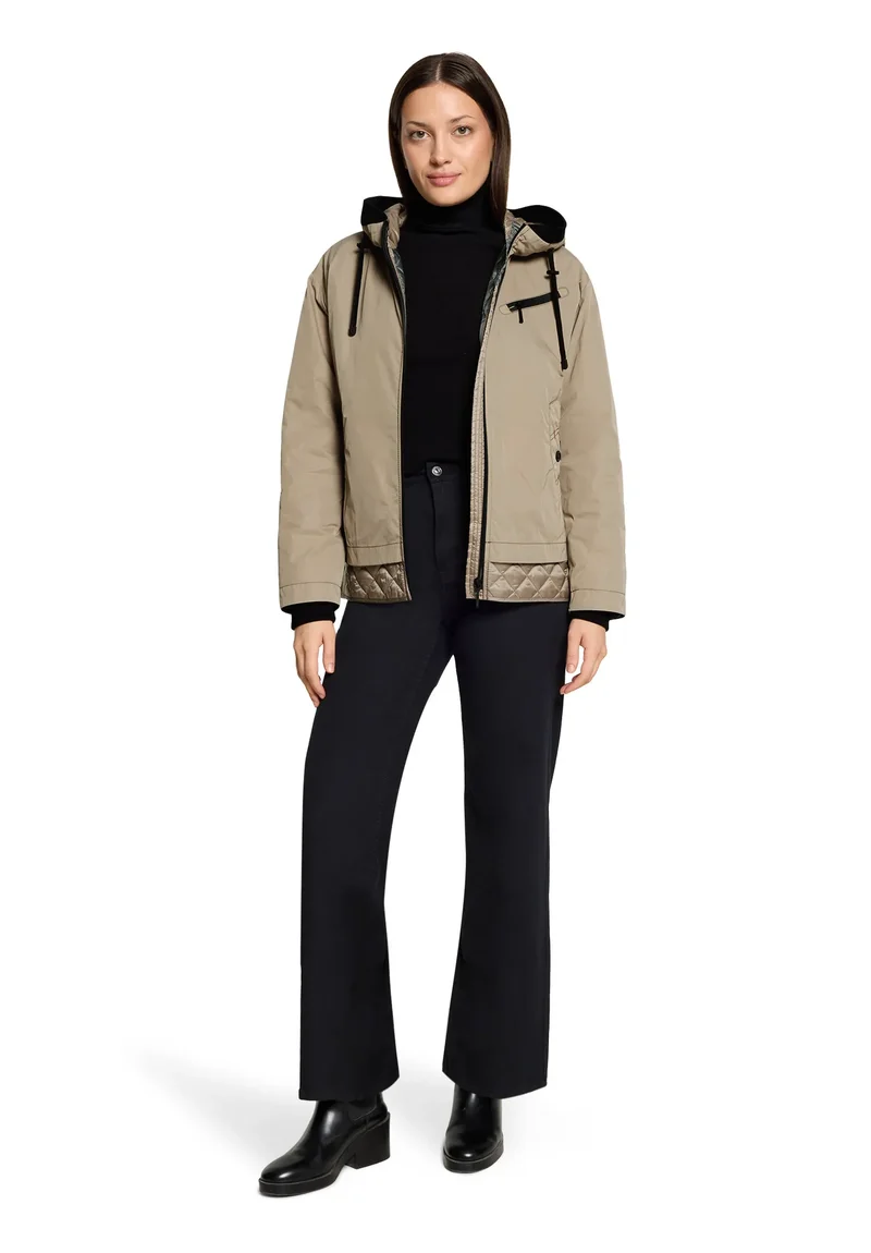 Winterjacke mit Kapuze