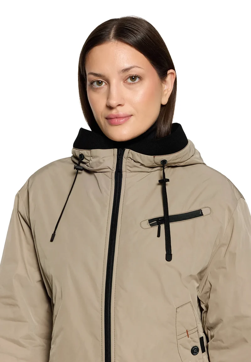 Winterjacke mit Kapuze