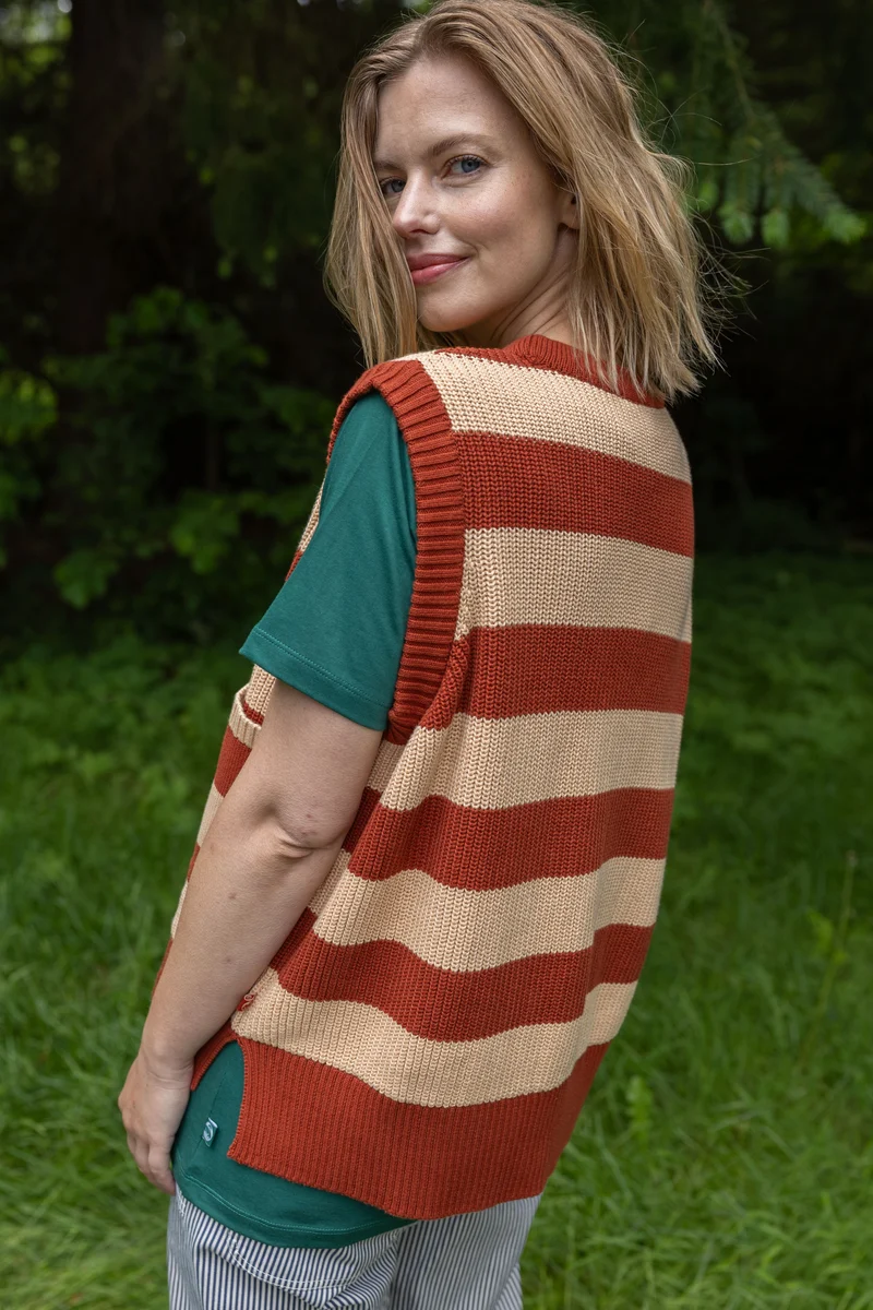 Danegentle Cotton Sweater Vest Chili/Nougat