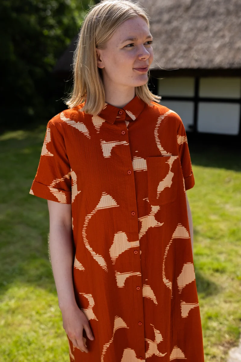 Danapril Seersucker SS Dress Chili/Nougat TROPSTATIC