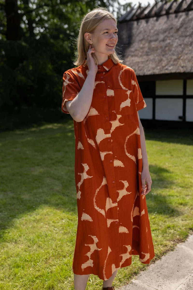 Danapril Seersucker SS Dress Chili/Nougat TROPSTATIC