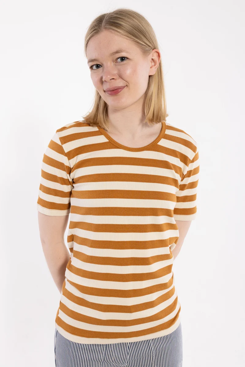 ESS - Danefriend Tee Golden Honey/Chalk