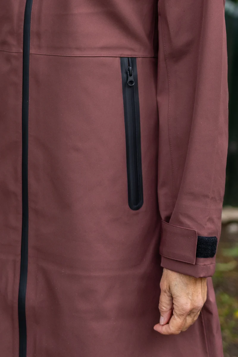 The Danedogwalker Raincoat Dk Merlot