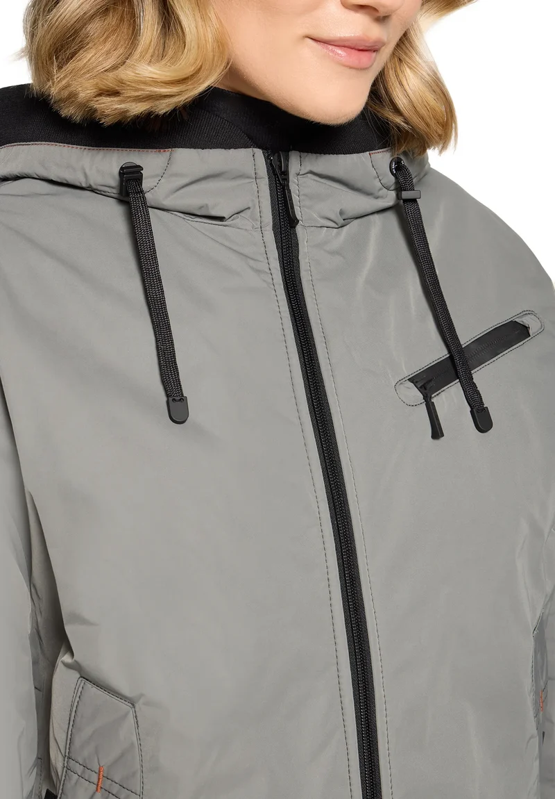 Winterjacke mit Kapuze
