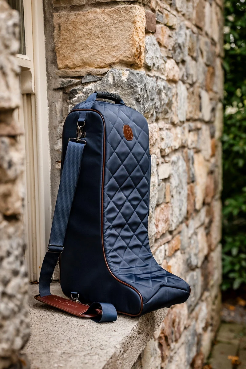 Signature Stiefeltasche Navy ONE